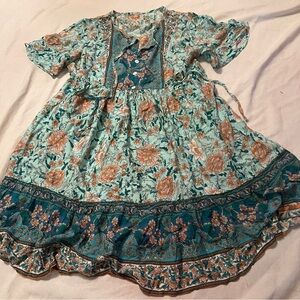 Floral 3/4 button up v neck dress size medium.